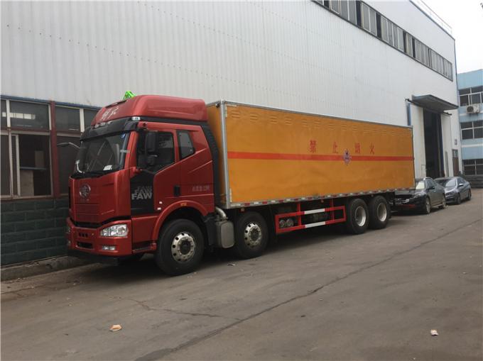 FAW 8x4 भारी शुल्क 31 टन विविध खतरनाक माल वैन डिलीवरी ट्रक