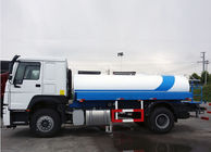 9 सीबीएम क्षमता पानी / एलपीजी टैंकर ट्रक एलएचडी ड्राइविंग प्रकार 4600 मिमी व्हील बेस के साथ