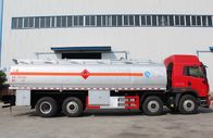 कार्बन स्टील FAW J6 8x4 तेल टैंकर ट्रक 30cbm क्षमता एक साल की वारंटी