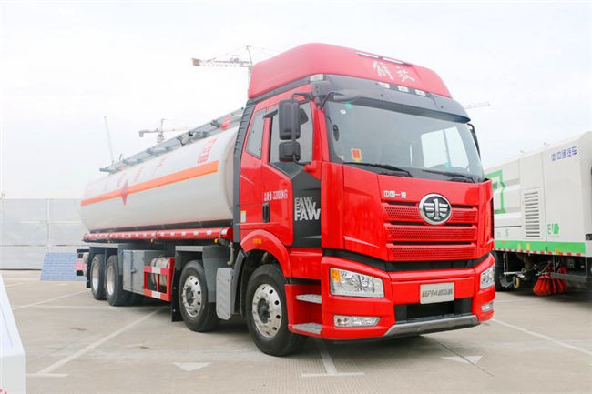 बड़ी क्षमता 8x4 FAW डीजल ईंधन भंडारण टैंक ट्रक यूरो III लाल रंग