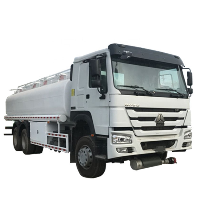 20000 लीटर 6000 गैलन डीजल तेल ट्रांसपोर्टर ईंधन टैंक ट्रक Sinotruk Howo सफेद रंग