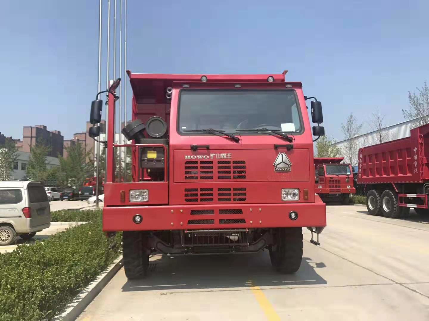 लाल रंग भारी खनन डंप ट्रक 6 * 4 / मैनुअल ट्रांसमिशन टाइप 30 टन टिपर ट्रक