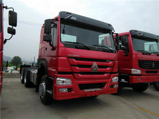 Howo Sinotruck ट्रैक्टर ट्रेलर ट्रक / 420hp 6x4 ट्रैक्टर ट्रक 371hp 336hp