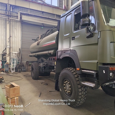 तेल परिवहन ईंधन टैंक HOWO कम कीमत के साथ टैंकर ट्रकHOWO 4X4 ईंधन टैंक ट्रक