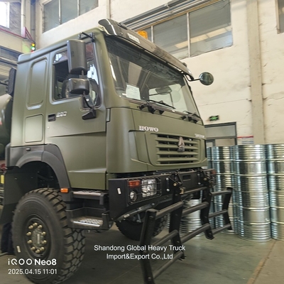 तेल परिवहन ईंधन टैंक HOWO कम कीमत के साथ टैंकर ट्रकHOWO 4X4 ईंधन टैंक ट्रक