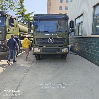 सिनोट्रक HOWO 4×2 ड्राइव कार्गो ट्रक जिसमें 210 hp इंजन और एल्यूमीनियम मिश्र धातु नालीदार प्लेट बॉक्स ट्रक है