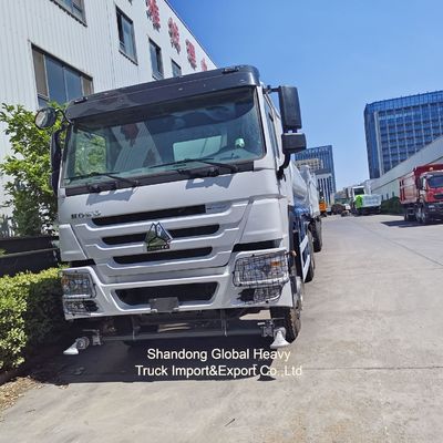 शहरी स्वच्छता के लिए कार्बन स्टील टैंक और सेल्फ-प्राइमिंग पंप के साथ 8000L क्षमता वाला वाटर टैंकर ट्रक