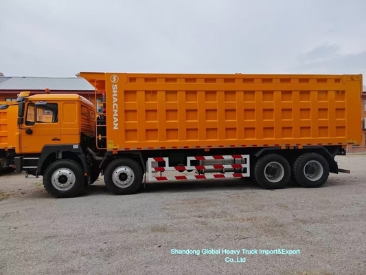शैकमैन F3000 8×4 डंप ट्रक जिसमें 400HP डीजल इंजन और भारी-भरकम निर्माण के लिए फ्रंट लिफ्टिंग स्टाइल है