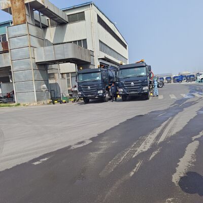 HOWO 15CBM वैक्यूम सीवेज सक्शन ट्रक 266HP इंजन और सेप्टिक टैंक सफाई के लिए 6×4 ड्राइव के साथ