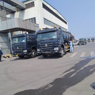 सेप्टिक टैंक की सफाई के लिए 6×4 ड्राइव प्रकार और हाइड्रोलिक टिपिंग डिस्चार्ज के साथ HOWO 15CBM वैक्यूम सीवेज सक्शन ट्रक