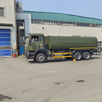 HOWO TX 6×4 पानी टैंक ट्रक 20T पेलोड यूरो 2 उत्सर्जन मानक और >16 मीटर के छिड़काव क्षेत्र के साथ धूल नियंत्रण और नगरपालिका सफाई के लिए