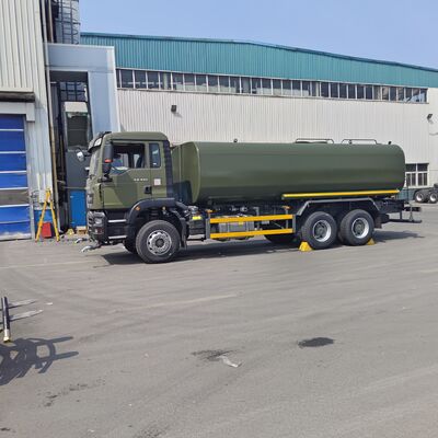HOWO TX 6×4 पानी टैंक ट्रक 20T पेलोड यूरो 2 उत्सर्जन मानक और >16 मीटर के छिड़काव क्षेत्र के साथ धूल नियंत्रण और नगरपालिका सफाई के लिए