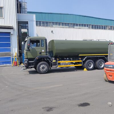 HOWO TX 6×4 पानी टैंक ट्रक 15-20 CBM क्षमता और धूल नियंत्रण और सिंचाई के लिए उच्च दबाव वाले पानी पंप के साथ