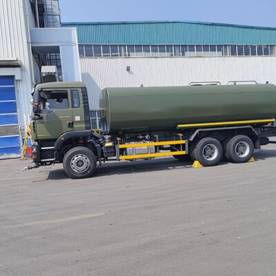 HOWO TX 6×4 वाटर टैंक ट्रक 20T पेलोड यूरो 2 उत्सर्जन मानक और सड़क सफाई के लिए 6×4 ड्राइव व्हील के साथ
