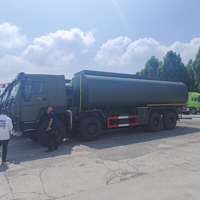 HOWO 8×8 60000L ईंधन टैंक ट्रक भारी शुल्क ईंधन परिवहन के लिए 371HP इंजन के साथ