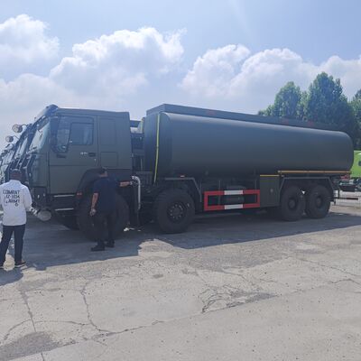 HOWO 8×8 60000L ईंधन टैंक ट्रक भारी शुल्क ईंधन परिवहन के लिए 371HP इंजन के साथ