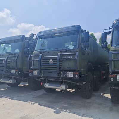 HOWO 8×8 50,000 लीटर ईंधन टैंक ट्रक 371HP इंजन और भारी शुल्क ईंधन परिवहन के लिए 8×8 सभी पहिया ड्राइव के साथ