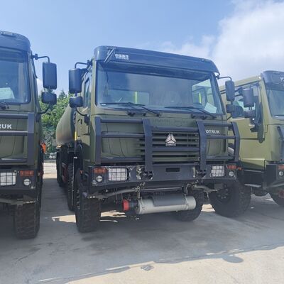 HOWO भारी कार्गो ईंधन परिवहन के लिए 30000L क्षमता और 371HP इंजन के साथ 8×8 ईंधन टैंक ट्रक