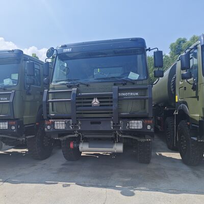 HOWO 8×8 45,000L ईंधन टैंक ट्रक 371HP इंजन और भारी शुल्क ईंधन परिवहन के लिए 8×8 सभी पहिया ड्राइव के साथ