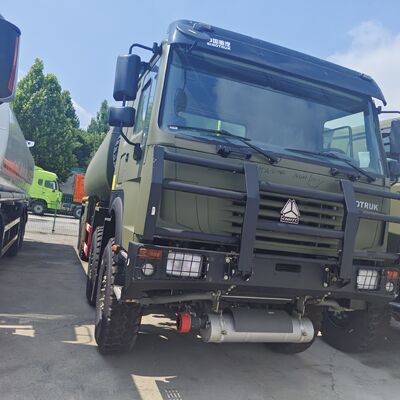 HOWO 8×8 45,000L ईंधन टैंक ट्रक 371HP इंजन और भारी शुल्क ईंधन परिवहन के लिए 8×8 सभी पहिया ड्राइव के साथ