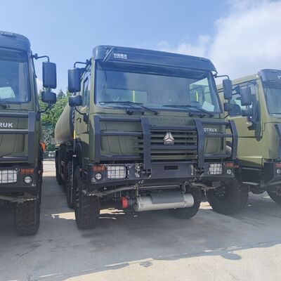 HOWO 8×8 45,000L ईंधन टैंक ट्रक 371HP इंजन और भारी शुल्क ईंधन परिवहन के लिए 8×8 सभी पहिया ड्राइव के साथ