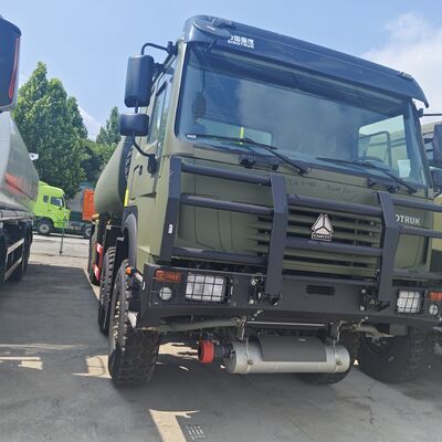 HOWO भारी कार्गो ईंधन परिवहन के लिए 30000L क्षमता और 371HP इंजन के साथ 8×8 ईंधन टैंक ट्रक