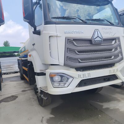 HOWO NX 6×4 सीएनजी ईंधन टैंक ट्रक 400HP इंजन और डीजल और पेट्रोल परिवहन के लिए 30,000L क्षमता के साथ
