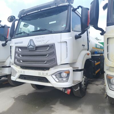 HOWO NX 6×4 सीएनजी ईंधन टैंक ट्रक 400HP इंजन और डीजल और पेट्रोल परिवहन के लिए 30,000L क्षमता के साथ