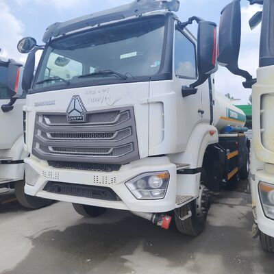 HOWO NX 6×4 CNG ईंधन टैंक ट्रक 400HP इंजन और ईंधन वितरण के लिए 25,000L क्षमता के साथ
