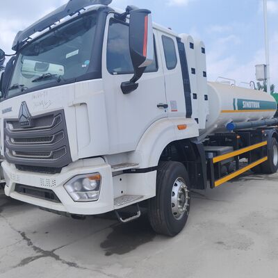 HOWO NX 6×4 सीएनजी ईंधन टैंक ट्रक 400 एचपी इंजन और डीजल और पेट्रोल परिवहन के लिए 20T पेलोड के साथ