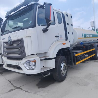 HOWO NX 6×4 सीएनजी ईंधन टैंक ट्रक 400 एचपी इंजन और डीजल और पेट्रोल परिवहन के लिए 20T पेलोड के साथ