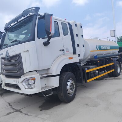 HOWO NX 6×4 सीएनजी ईंधन टैंक ट्रक 400 एचपी इंजन और डीजल और पेट्रोल परिवहन के लिए 20T पेलोड के साथ