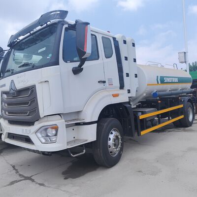 HOWO NX 6×4 CNG ईंधन टैंक ट्रक 400HP इंजन और ईंधन वितरण के लिए 25,000L क्षमता के साथ