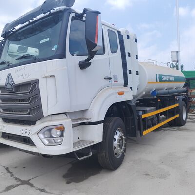 HOWO NX 6×4 सीएनजी ईंधन टैंक ट्रक 400 एचपी इंजन और डीजल और पेट्रोल परिवहन के लिए 20T पेलोड के साथ