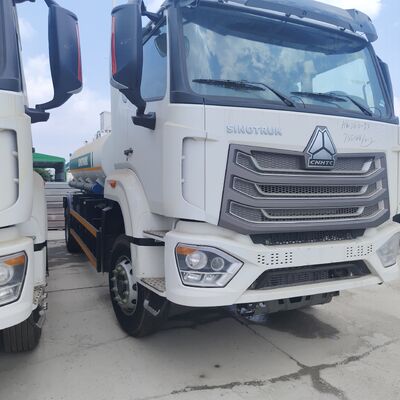 HOWO NX 6×4 सीएनजी ईंधन टैंक ट्रक 400 एचपी इंजन और डीजल और पेट्रोल परिवहन के लिए 20T पेलोड के साथ