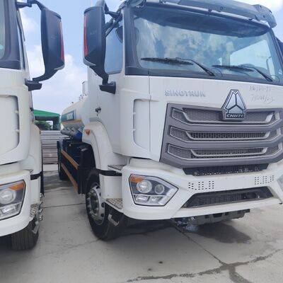 HOWO NX 6×4 सीएनजी ईंधन टैंक ट्रक 400 एचपी इंजन और डीजल और पेट्रोल परिवहन के लिए 20T पेलोड के साथ