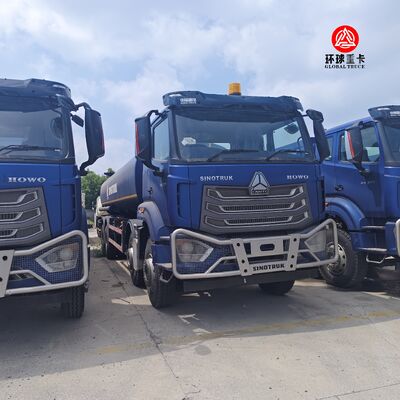 नाइजीरिया बाजार के लिए HOWO NX 8x4 30000L ईंधन टैंकर ट्रक हेवी ड्यूटी डीजल बाउसर ट्रक