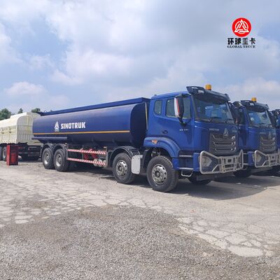 नाइजीरिया बाजार के लिए HOWO NX 8x4 30000L ईंधन टैंकर ट्रक हेवी ड्यूटी डीजल बाउसर ट्रक