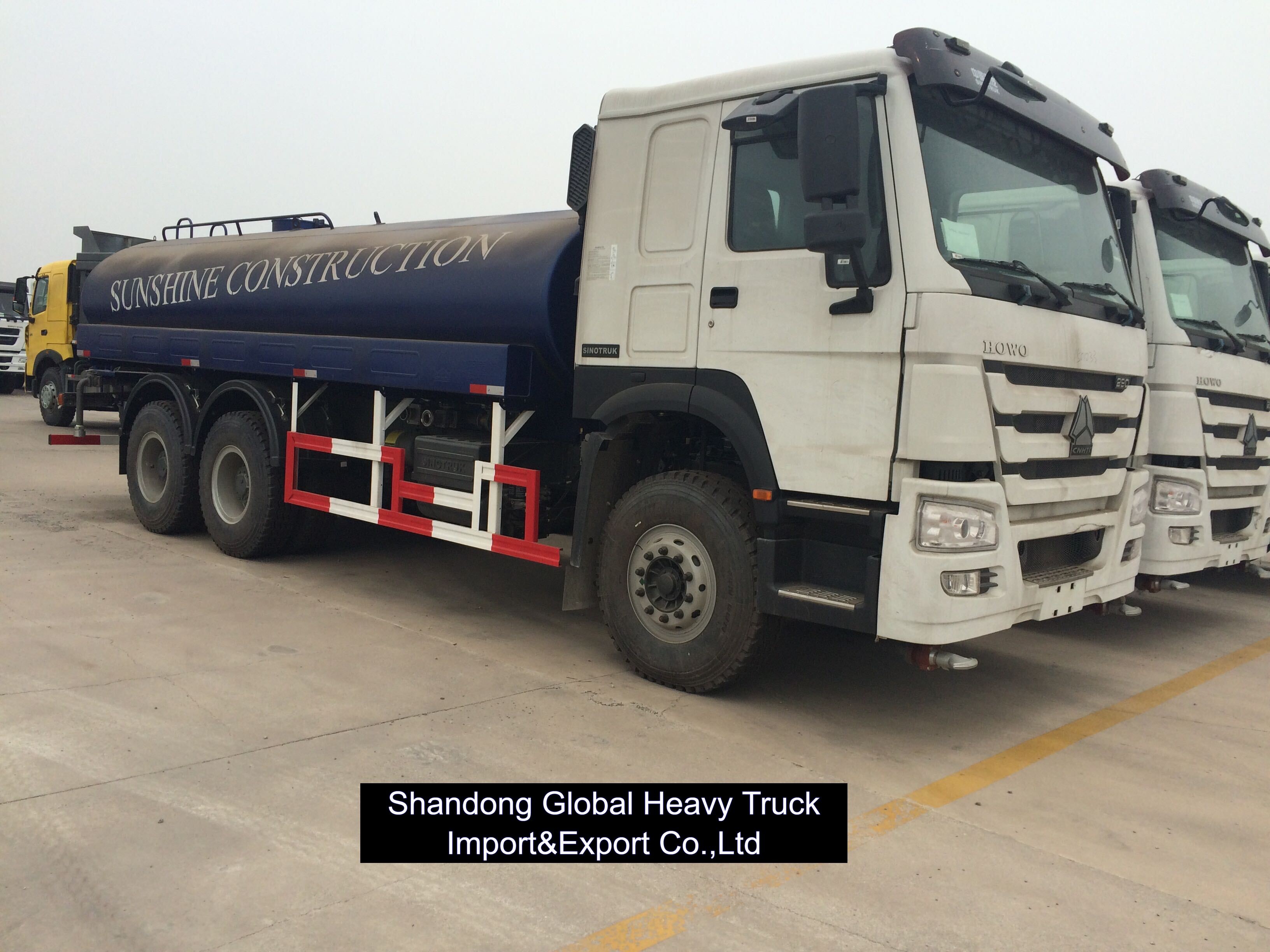 Sinotruk HOWO 4X2 6X4 6 पहिया 10 पहिया 5000 लीटर 10000 लीटर 20000 लीटर छिड़कें पानी बोसर ट्रक पानी ट्रक टैंकर ट्रक