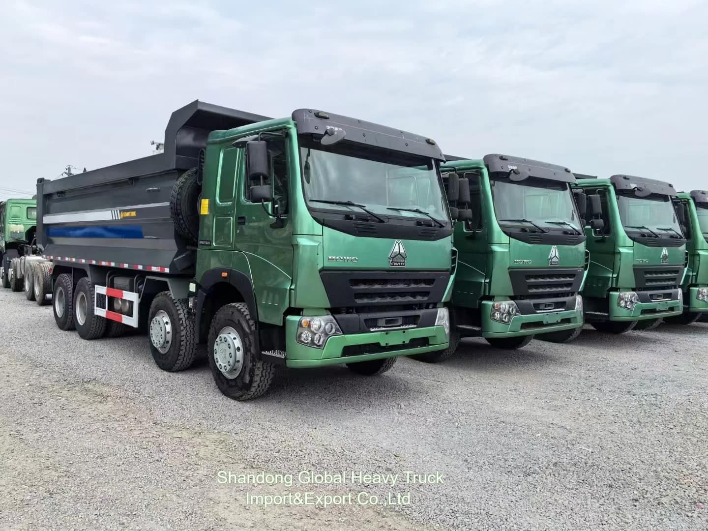 Sinotruck Howo 50 टन डंप ट्रक 8x4 375hp यूरो 2 भारी शुल्क नए और इस्तेमाल किए गए डंप टिपर ट्रक