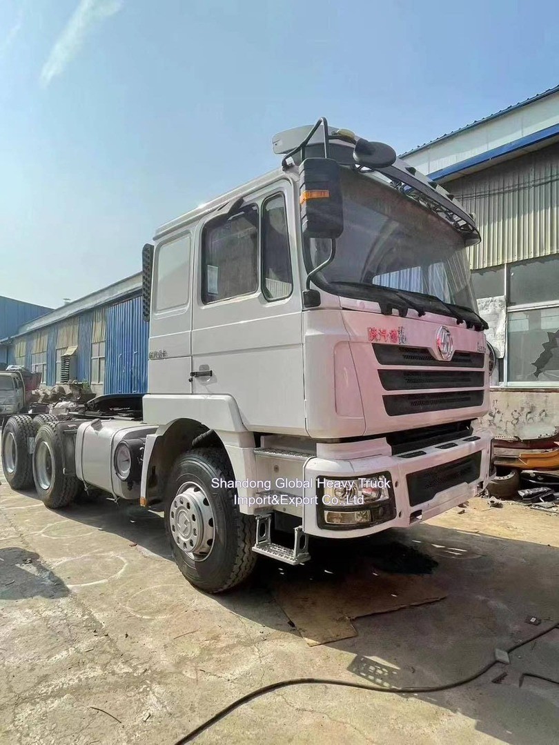 चीनी प्रसिद्ध ब्रांड Sinotruk HOWO भारी ट्रक HOWO 6*4 410 HP के साथ ट्रैक्टर ट्रक