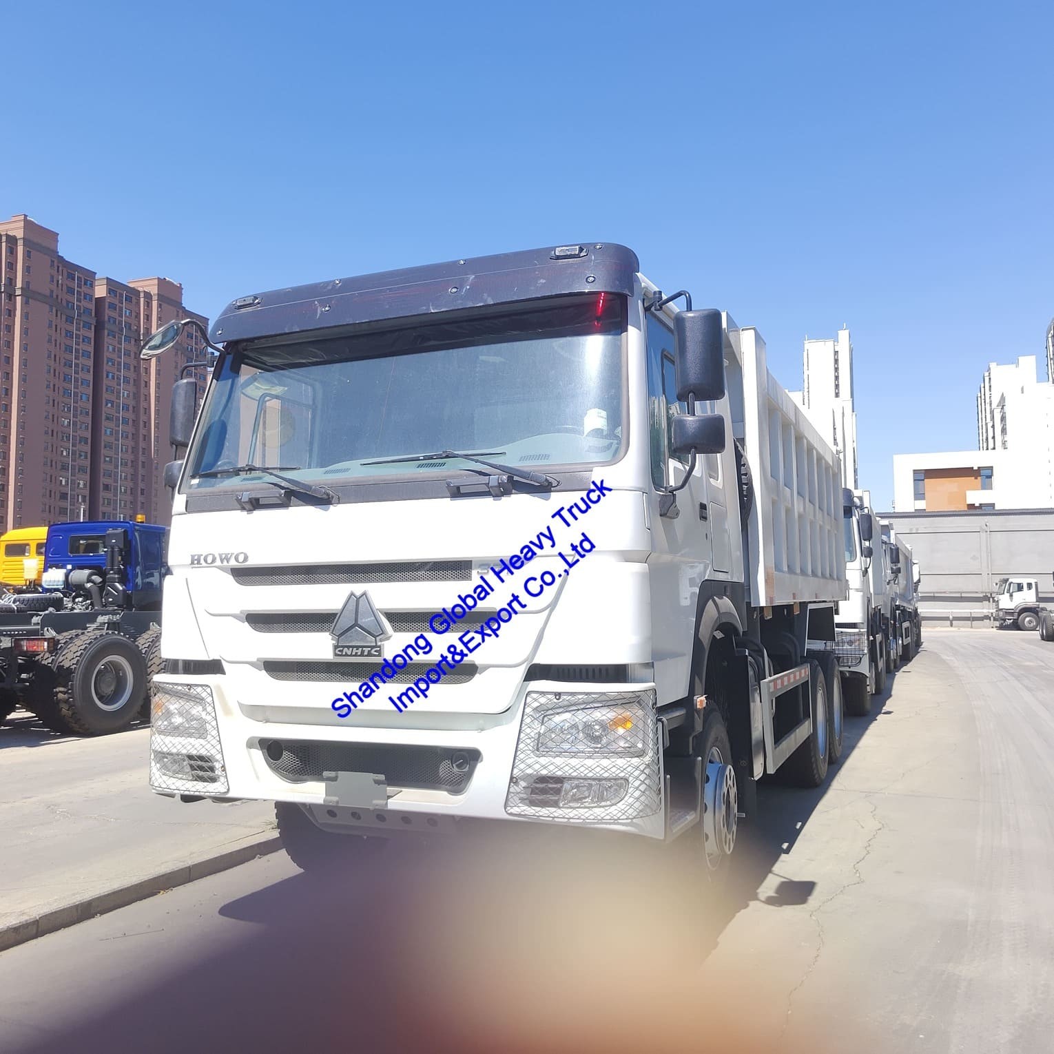 चीन ब्रांड HOWO Sinotruk डंपिंग ट्रक 6X4 10 टायर 400HP डंपिंग ट्रक