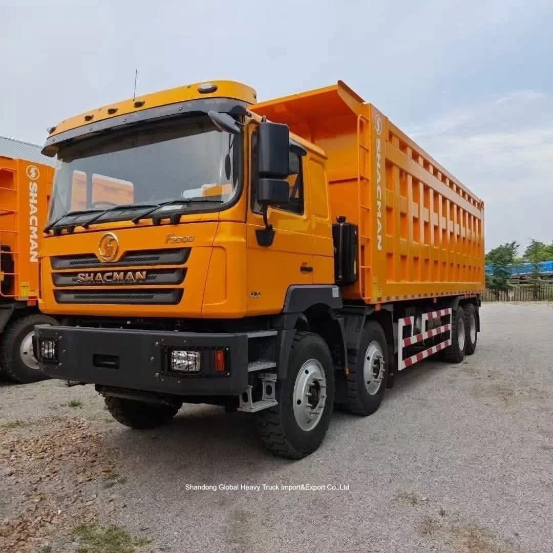 शैकमैन F3000 8×4 डंप ट्रक जिसमें 400HP डीजल इंजन और भारी-भरकम निर्माण के लिए फ्रंट लिफ्टिंग स्टाइल है