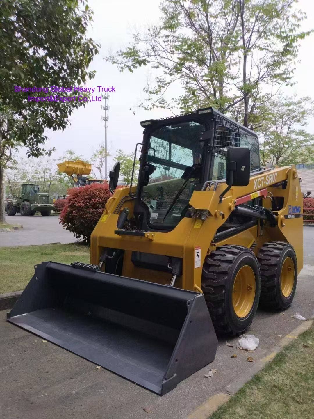 XC7-SR07 3 टन मिनी स्किड स्टीयर लोडर 35.5kw सीई प्रमाणित