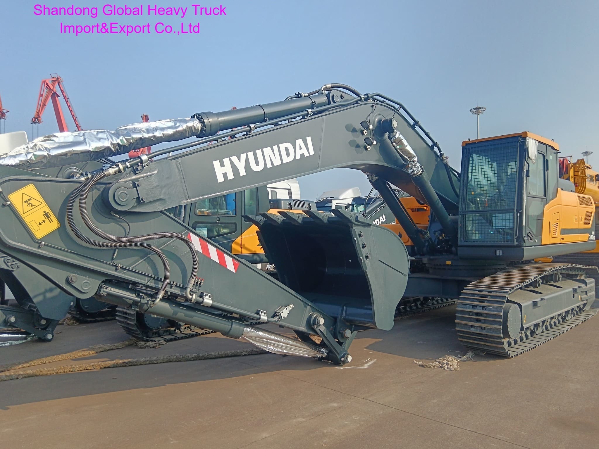 High Performance Hydraulic Crawler Excavator with 20900kg Operating Weight 112/1950kw/Rpm Rated Output and 150-155 HP Engine Power