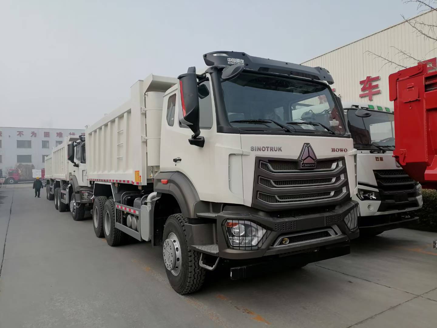 Sinotruck HOWO Nx 6X4 Heavy Duty Dump Truck with 371 HP Engine and 30-40 Ton Capacity