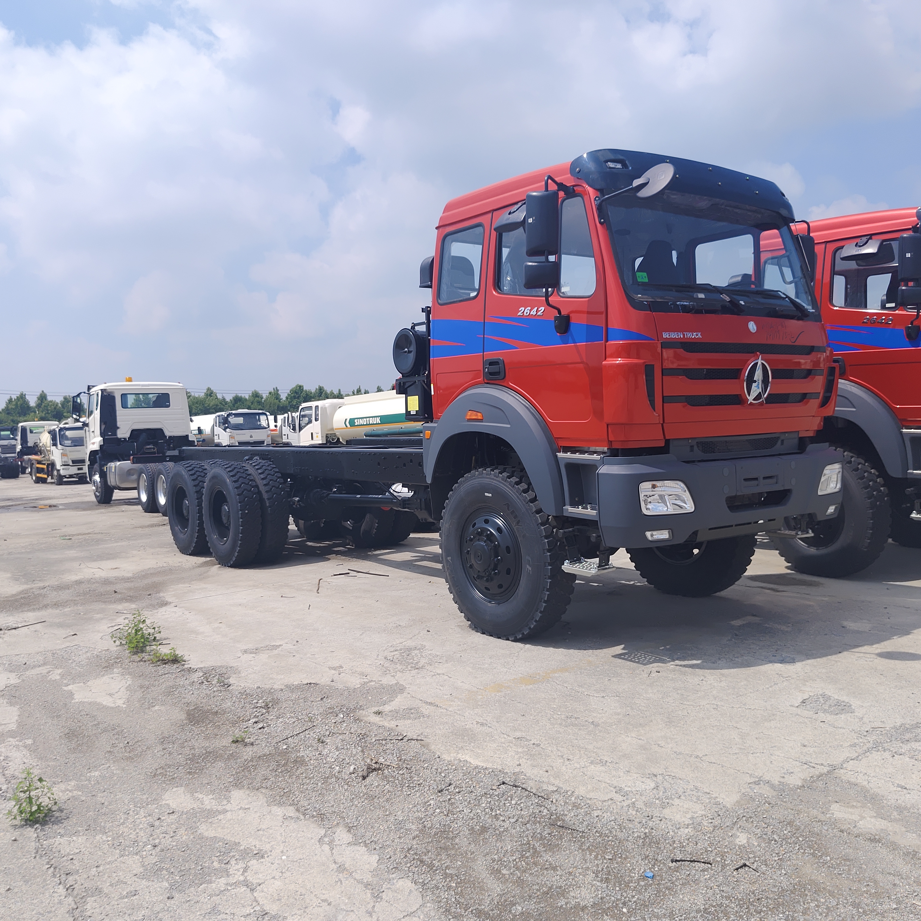 BEIBEN 2642 भारी खनन के लिए 420HP WEICHAI इंजन और 30-40 टन पेलोड के साथ 6×6 खनन डंप ट्रक
