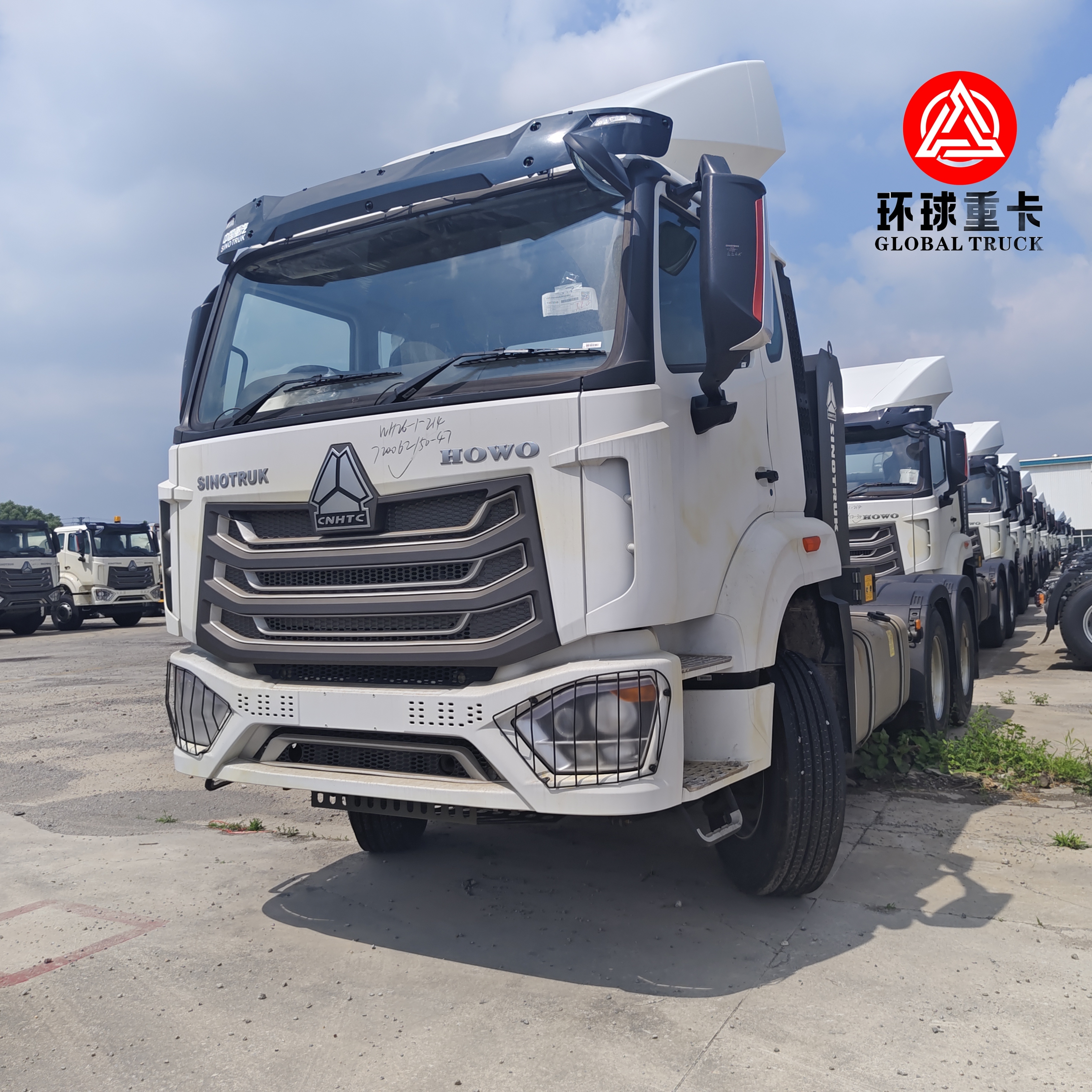 तंजानिया लॉजिस्टिक्स के लिए ब्रांड न्यू HOWO NX 6x4 430HP राइट हैंड ड्राइव ट्रैक्टर ट्रक प्राइम मूवर