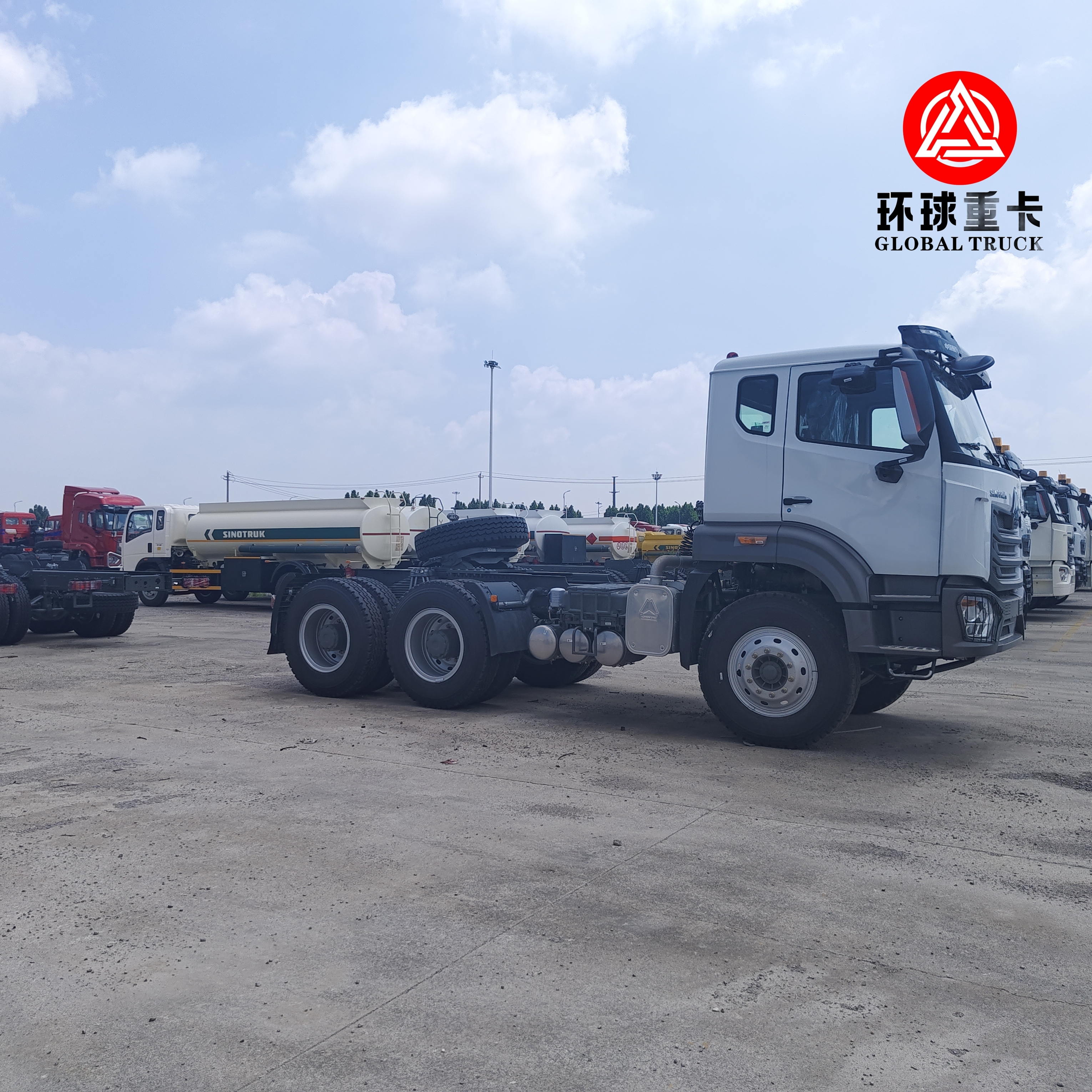 नई सिनोट्रुक HOWO NX 6x4 ट्रैक्टर ट्रक 430HP भारी शुल्क लॉजिस्टिक्स और परिवहन के लिए प्राइम मूवर