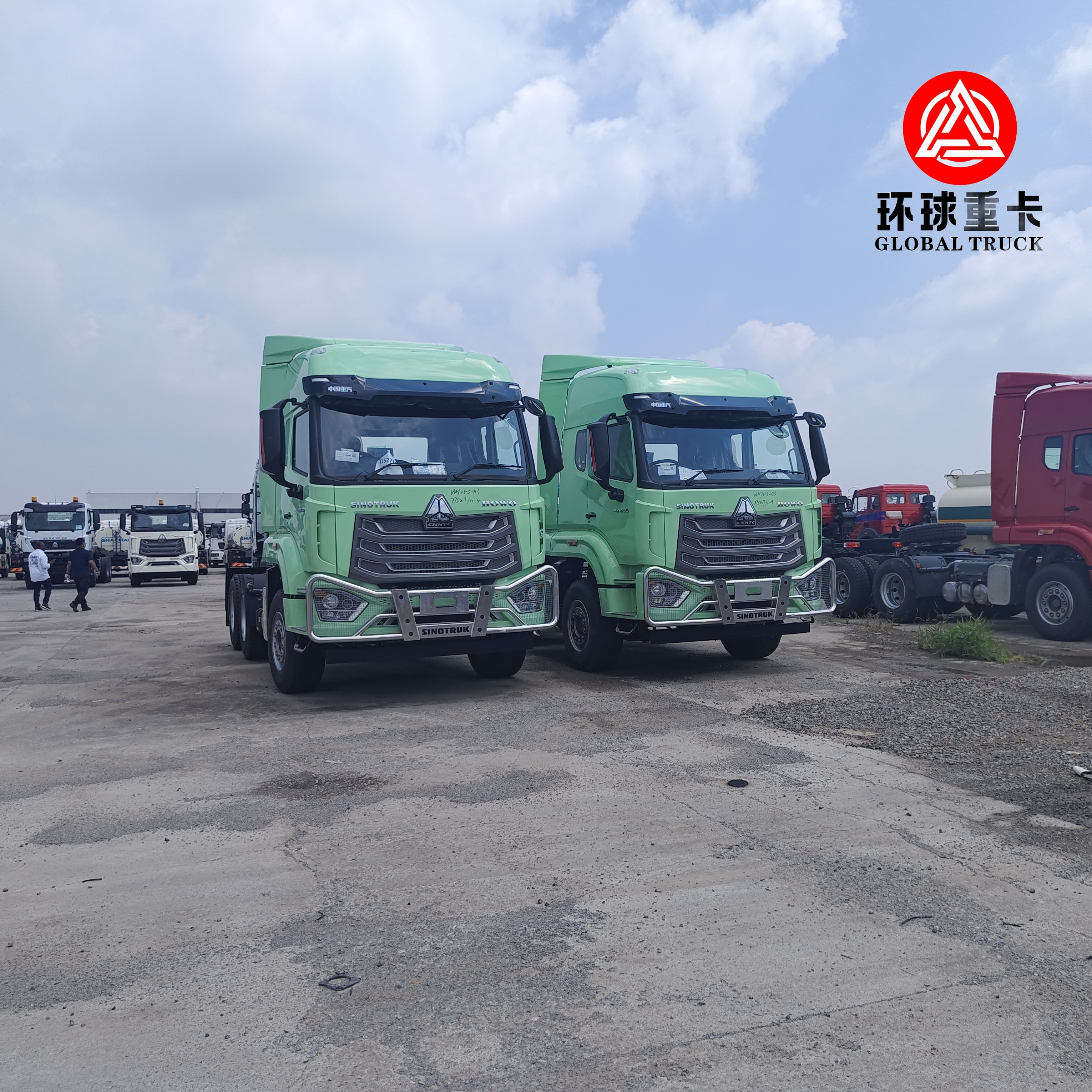 अफ्रीकी माल ढुलाई के लिए बिल्कुल नया HOWO NX 371HP 6x4 हेवी ड्यूटी ट्रैक्टर हेड ट्रक